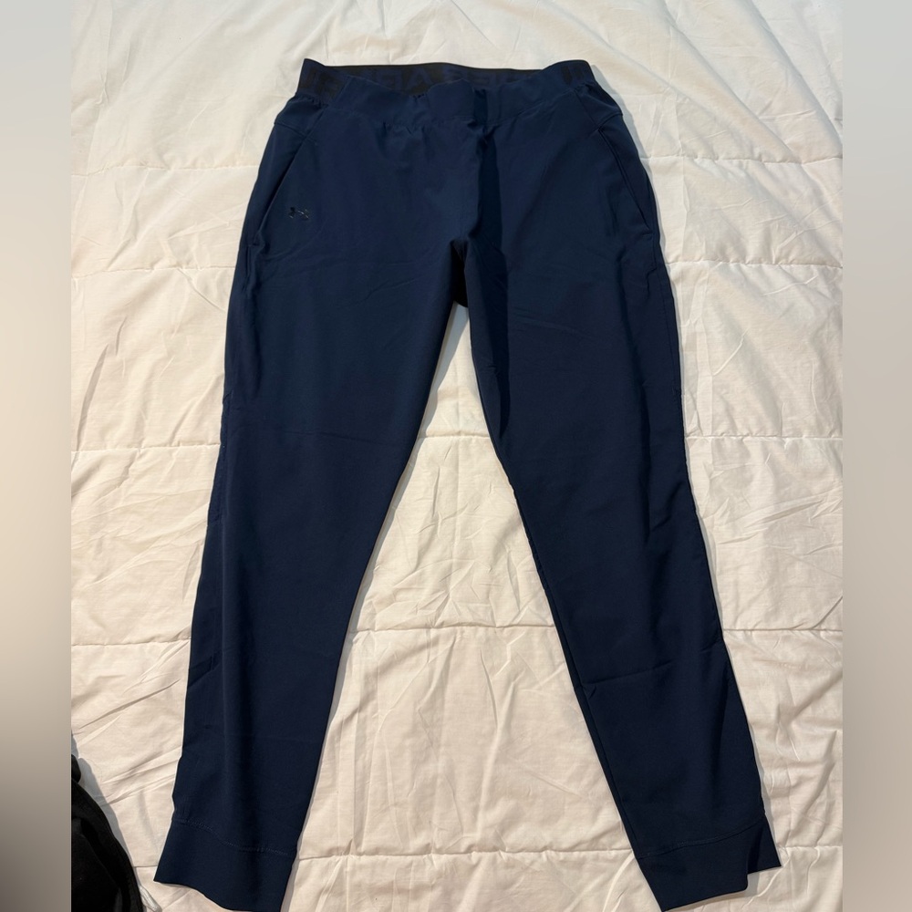 Women’s navy joggers.